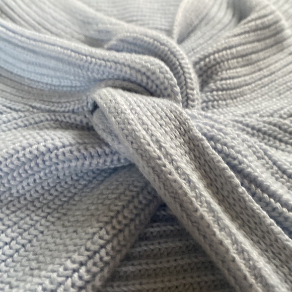 Hollister medium sweater - Picture 2 of 5